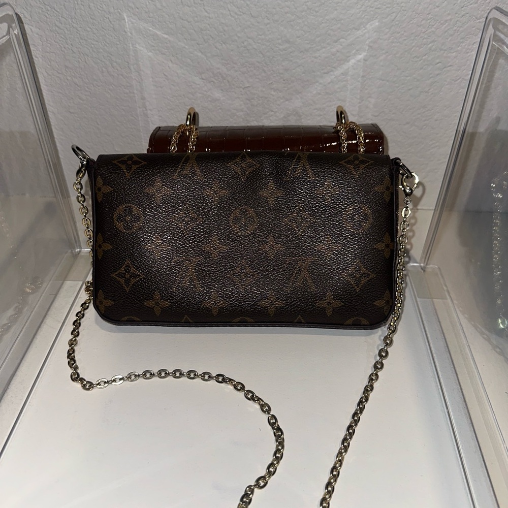 Purse - Picture 2 of 6